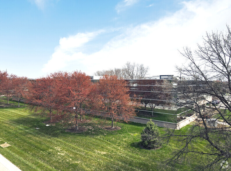 9449 Priority Way West Dr, Indianapolis, IN à vendre - Photo de l’immeuble – Image 2 sur 3