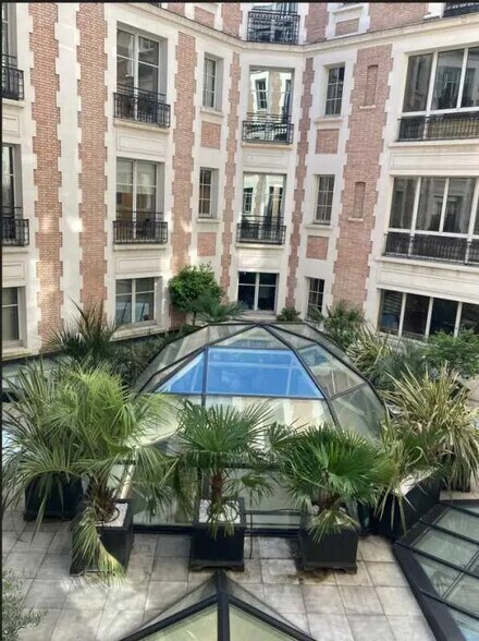 119-121 Avenue Des Champs Elysées, Paris à louer - Photo de l’immeuble – Image 3 sur 10