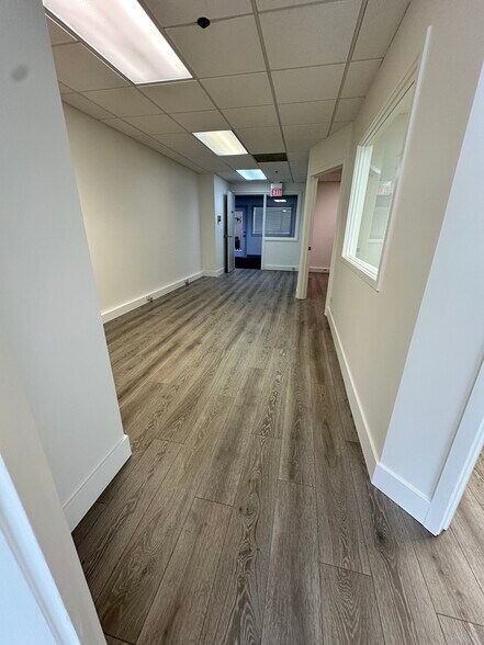 1901 Raymond Dr, Northbrook, IL à louer - Photo de l’immeuble – Image 2 sur 10