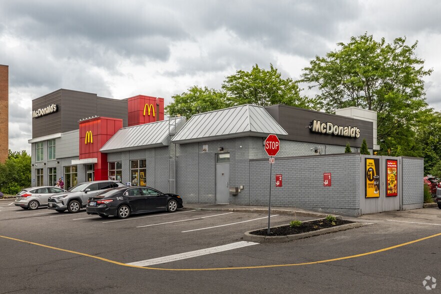 2625 Carling Ave, Ottawa, ON à vendre - Photo de l’immeuble – Image 2 sur 3