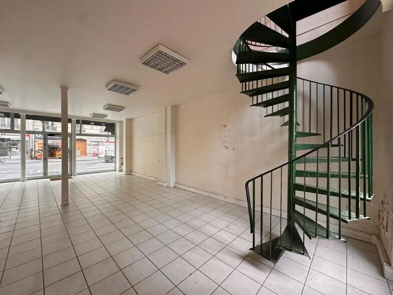 Local commercial dans Paris à louer - Photo de l’immeuble – Image 3 sur 6
