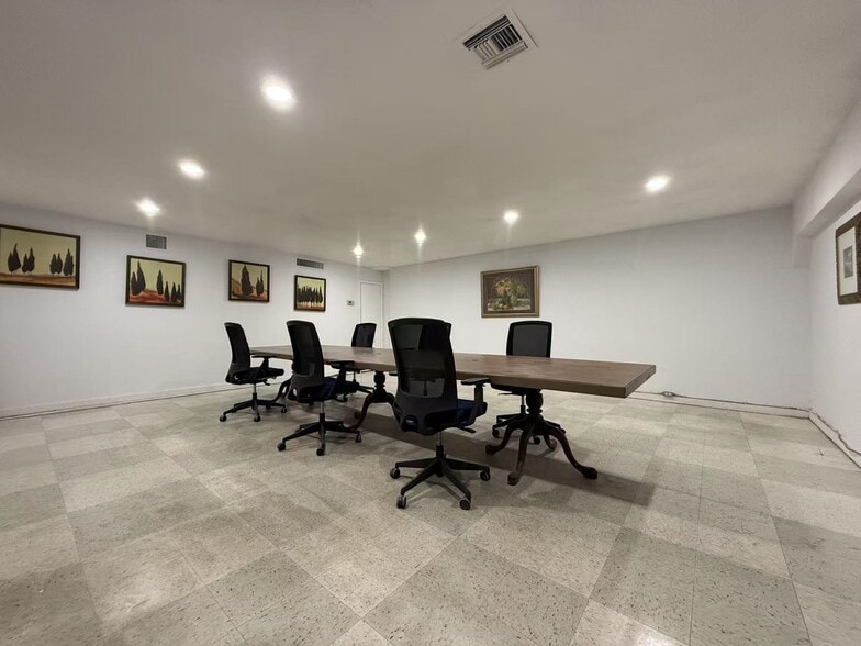 902 S St. Paul Dr, Richardson, TX à vendre - Photo intérieure – Image 3 sur 11