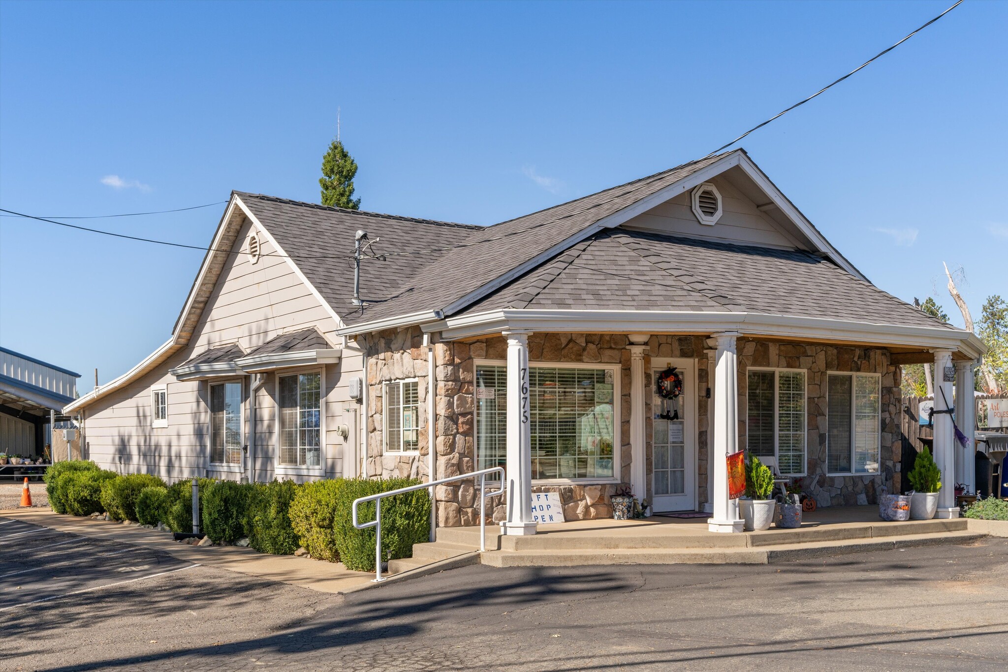 7675 Skyway, Paradise, CA à vendre Photo principale– Image 1 sur 39