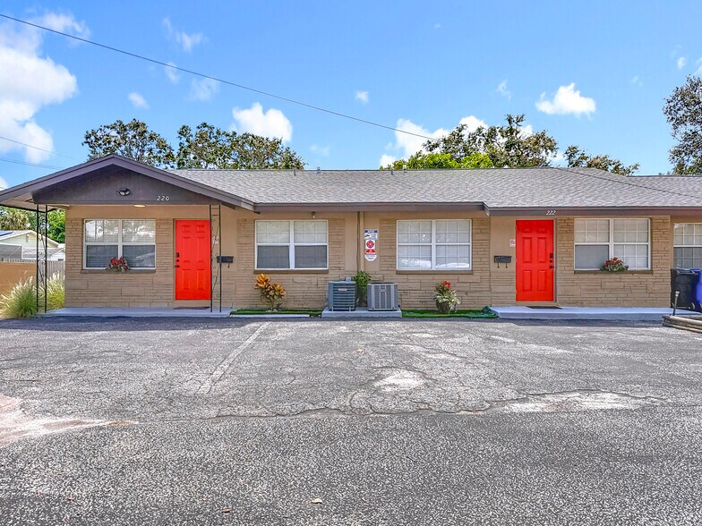 139 SE Jefferson Cir N, Saint Petersburg, FL à vendre - Photo de l’immeuble – Image 2 sur 52