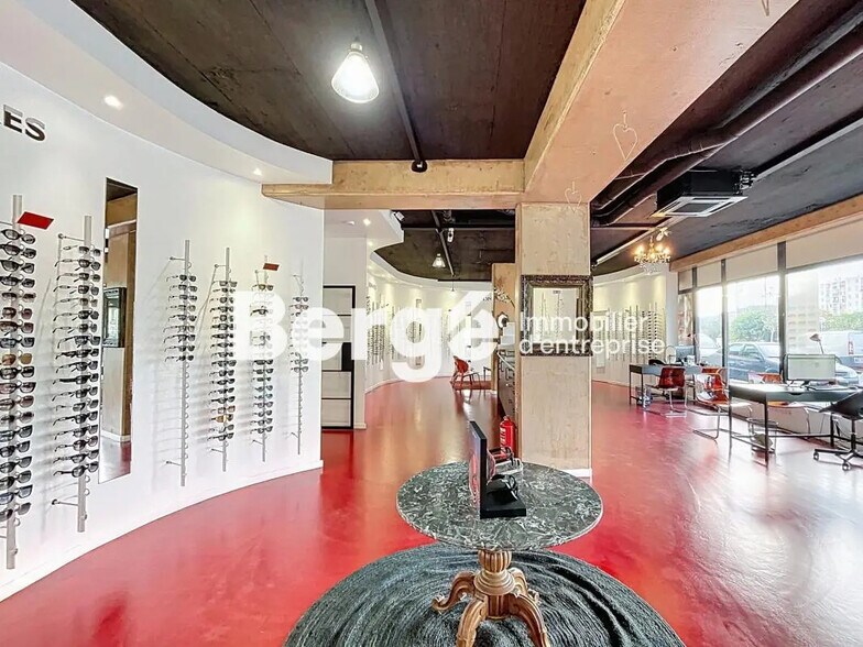 Local commercial dans La Trinité à vendre - Photo de l’immeuble – Image 2 sur 11