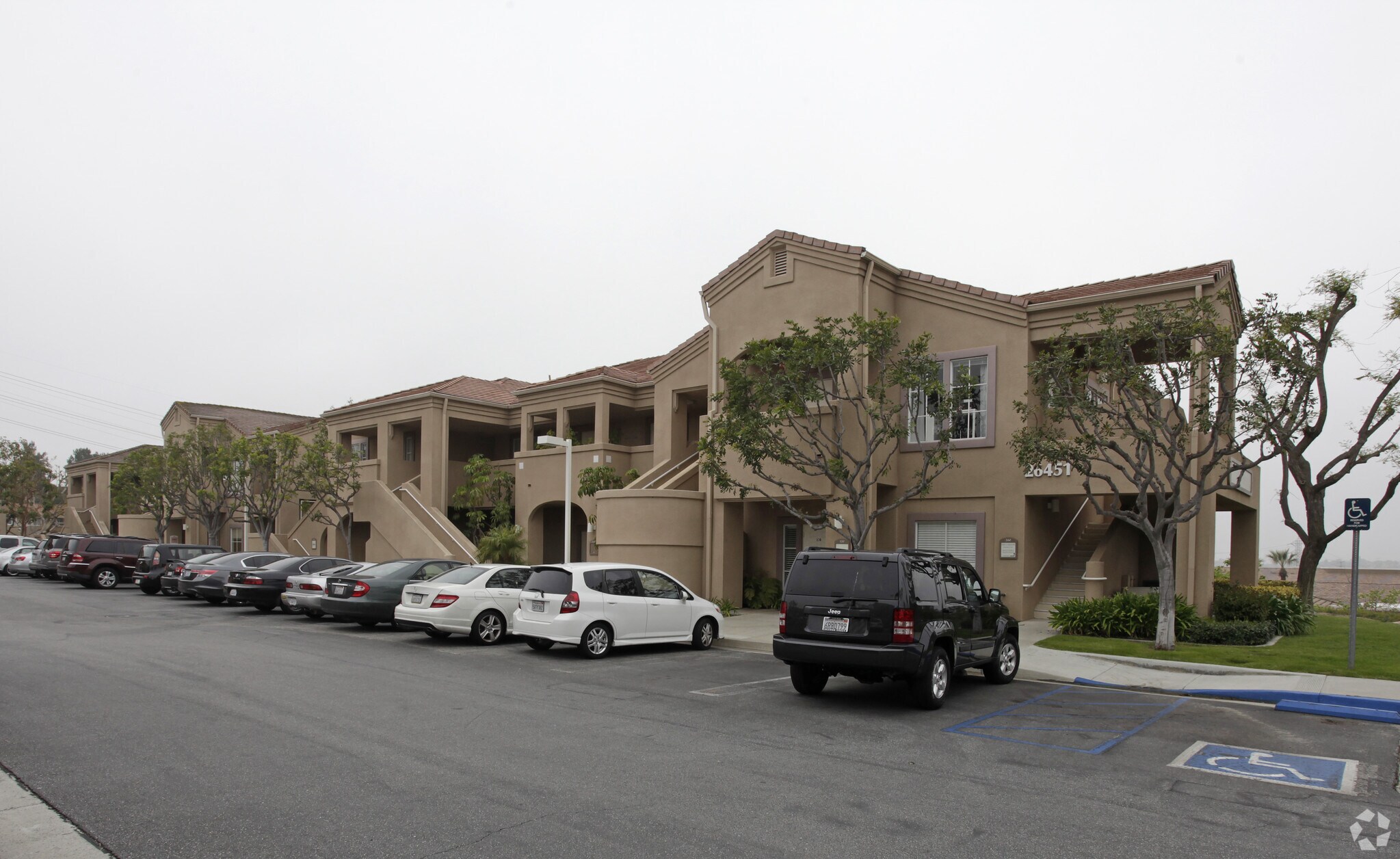 26451 Crown Valley Pky, Mission Viejo, CA à louer Photo principale– Image 1 sur 4