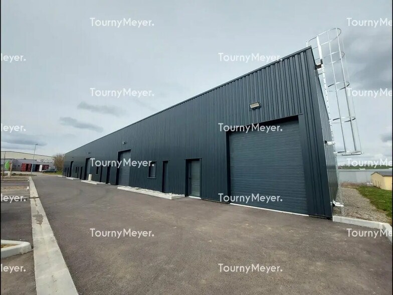 Local d’activités dans Sainte-Foy-d'Aigrefeuille à louer - Photo de l’immeuble – Image 1 sur 7