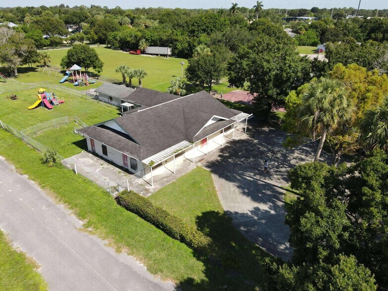 603 S 33rd St, Fort Pierce, FL à vendre - Photo principale – Image 1 sur 3