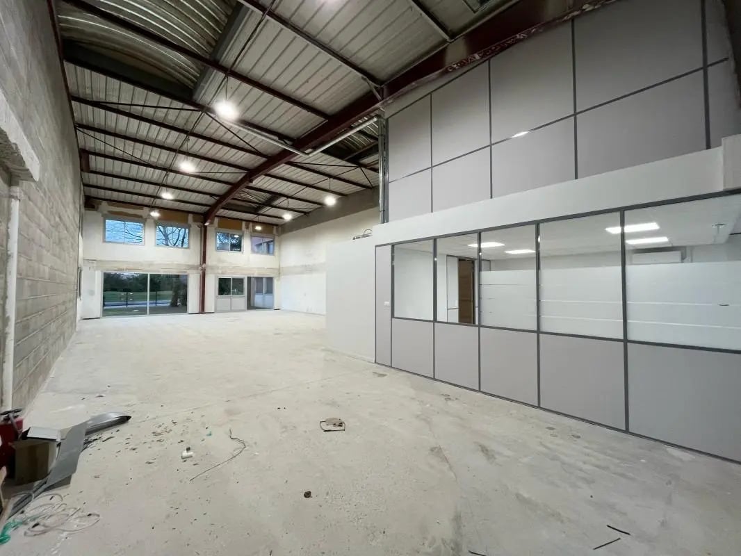 2-4 Rue Paul Villard, Chassieu à louer Photo de l’immeuble– Image 1 sur 39