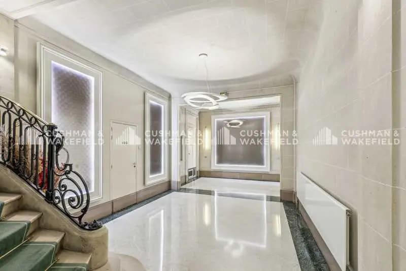 64 Rue La Boétie, Paris à louer - Hall d’entrée – Image 2 sur 2