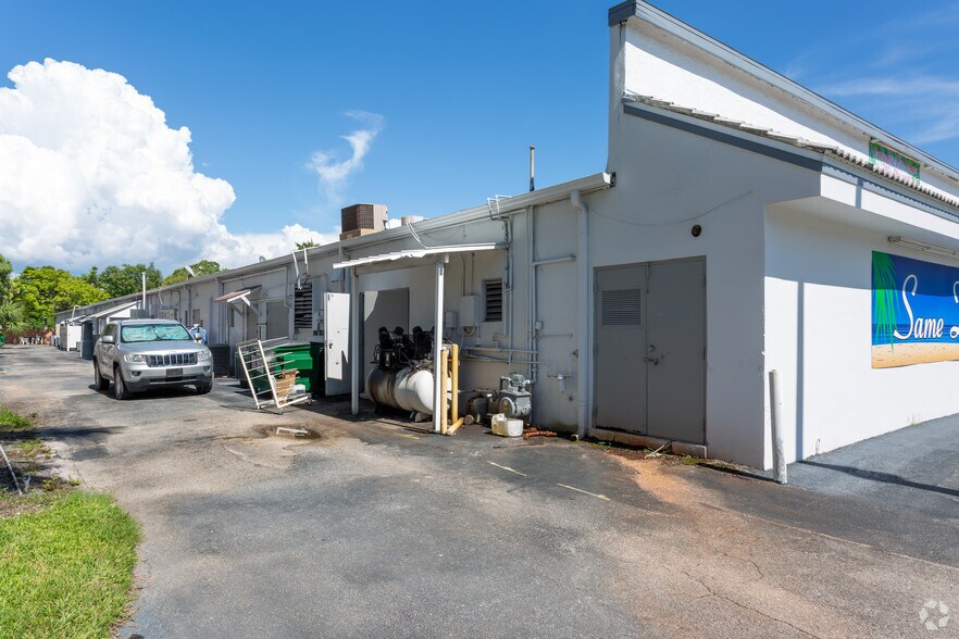 971 Creech Rd, Naples, FL à louer - Photo de l’immeuble – Image 2 sur 3