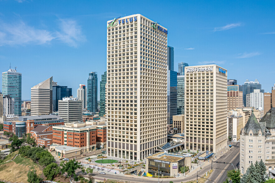 10020 100th St NW, Edmonton, AB à louer - Photo principale – Image 1 sur 19