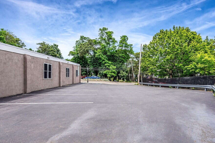 6 New York Ave, Sound Beach, NY à vendre - Photo de l’immeuble – Image 3 sur 30