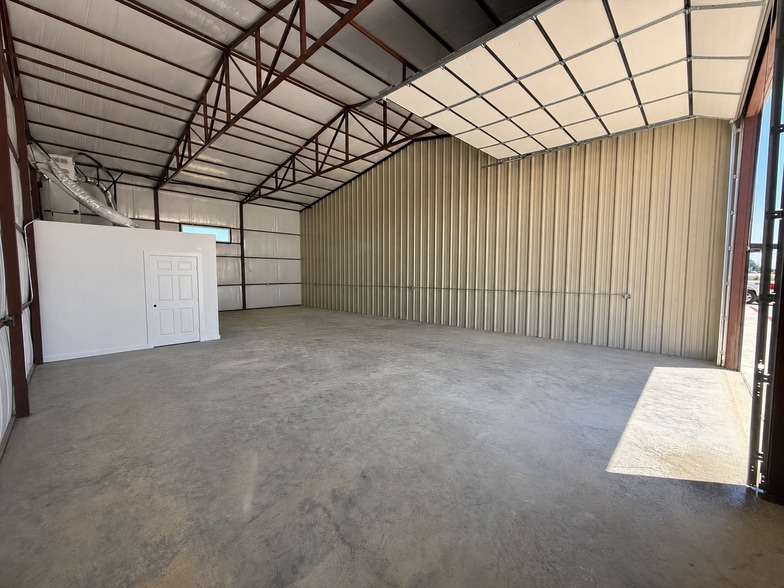 8648 Ike Byrom Rd, Aubrey, TX à louer - Photo intérieure – Image 2 sur 6