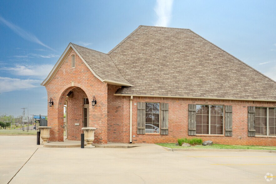 2401 Capella Blvd, Harrah, OK à louer - Photo de l’immeuble – Image 3 sur 4