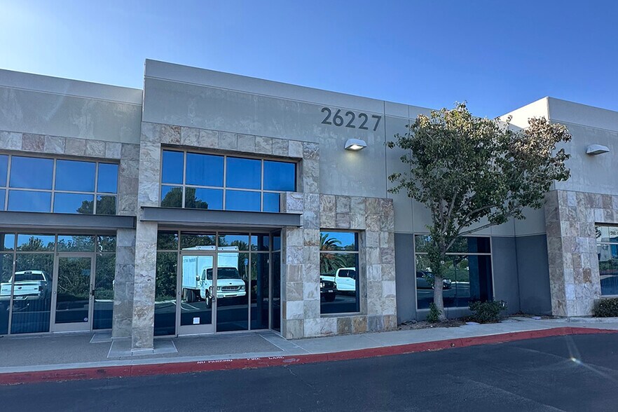 26227 Enterprise Ct, Lake Forest, CA à louer - Photo de l’immeuble – Image 2 sur 6