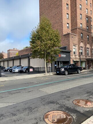 Plus de détails pour 160 Fairfield Ave, Bridgeport, CT - Local commercial à vendre