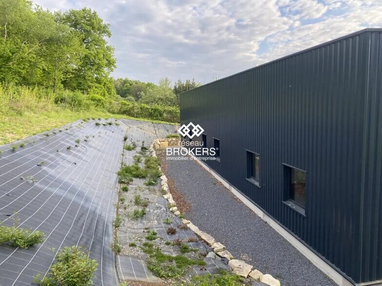 Local commercial dans Thiers à vendre - Photo de l’immeuble – Image 2 sur 11