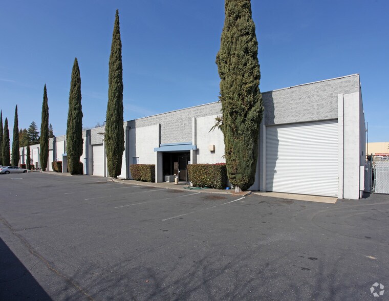 11361 Sunrise Gold Cir, Rancho Cordova, CA à louer - Photo principale – Image 1 sur 7