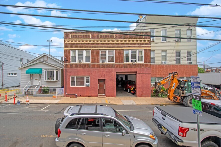 530 57th St, West New York, NJ à vendre - Photo de l’immeuble – Image 2 sur 20