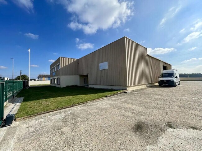 Plus de détails pour Local d’activités à vendre