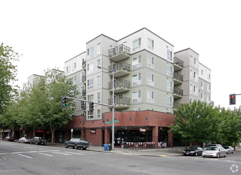 8551 Greenwood Ave N, Seattle, WA à louer - Photo de l’immeuble – Image 3 sur 6
