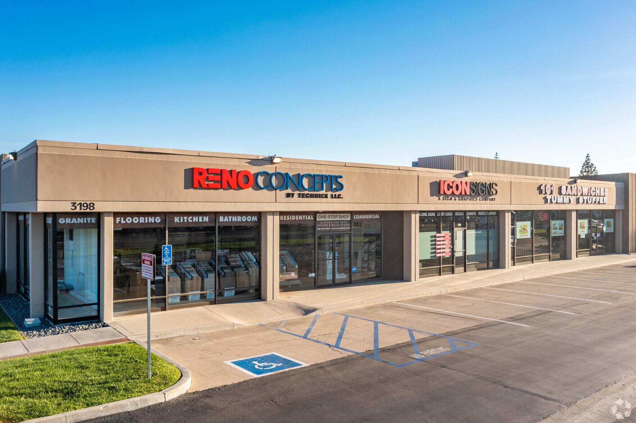 3170-3198 E La Palma Ave, Anaheim, CA à louer Photo principale– Image 1 sur 17