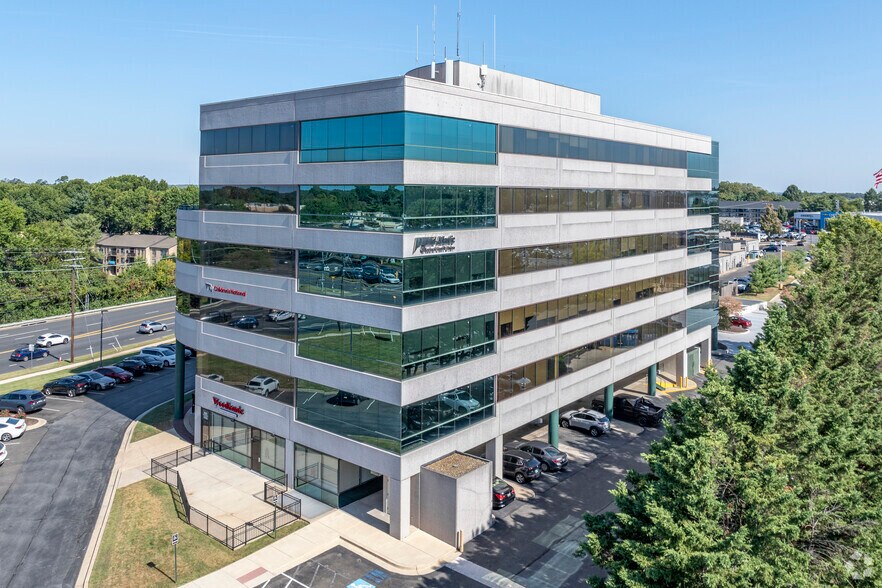 555 Quince Orchard Rd, Gaithersburg, MD à vendre - Photo de l’immeuble – Image 1 sur 15