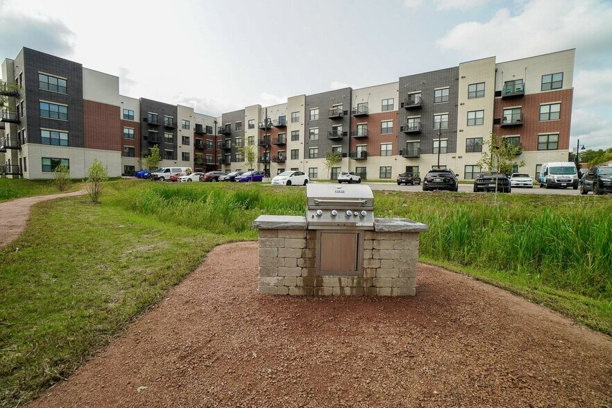 355 N La Fox St, South Elgin, IL à vendre - Photo de l’immeuble – Image 3 sur 16