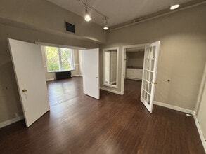 908 17th Ave SW, Calgary, AB à louer Photo intérieure– Image 2 sur 3