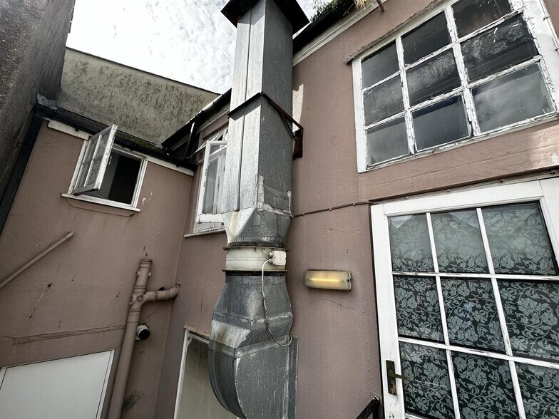 8 Foss St, Dartmouth à louer - Photo de l’immeuble – Image 2 sur 12