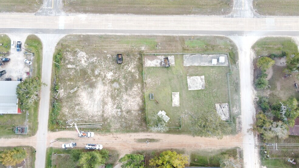 105 Orange St, Cleveland, TX à vendre - Photo de l’immeuble – Image 3 sur 3