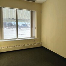 2727 Portage Ave, Winnipeg, MB à louer Photo intérieure– Image 2 sur 4