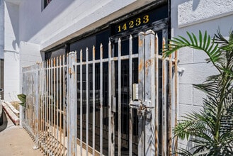 14233 Oxnard St, Van Nuys, CA à louer Photo intérieure– Image 2 sur 17