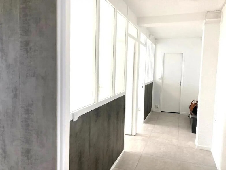 2208 Route De Grasse, Antibes à louer - Photo de l’immeuble – Image 2 sur 4