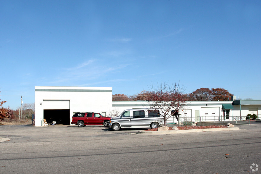215 Charles St, Holland, MI à louer - Photo de l’immeuble – Image 3 sur 4