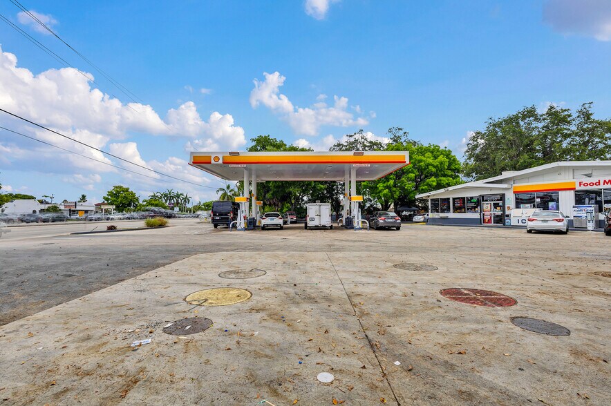 2090 W Oakland Park Blvd, Oakland Park, FL à vendre - Photo de l’immeuble – Image 3 sur 9