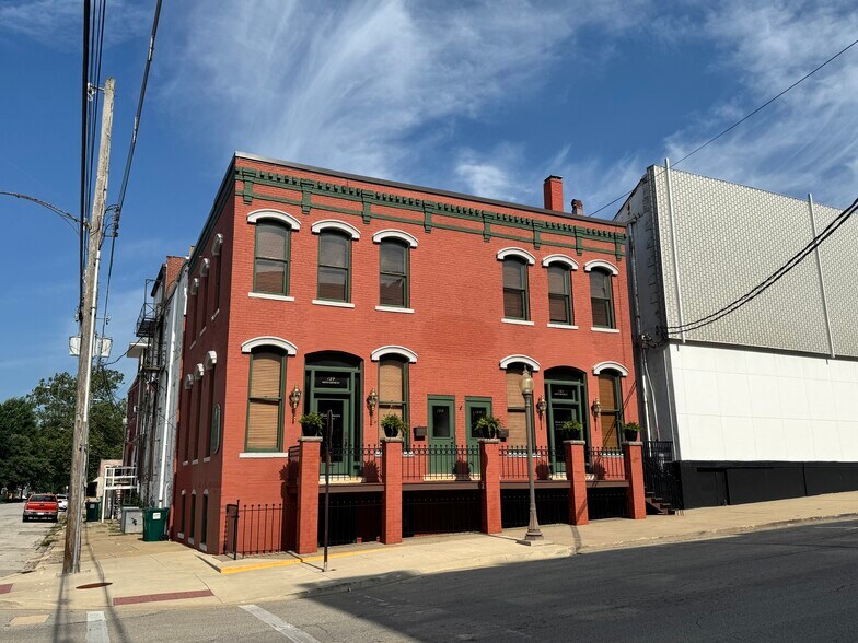 121 S Center St, Clinton, IL à vendre - Photo de l’immeuble – Image 3 sur 24