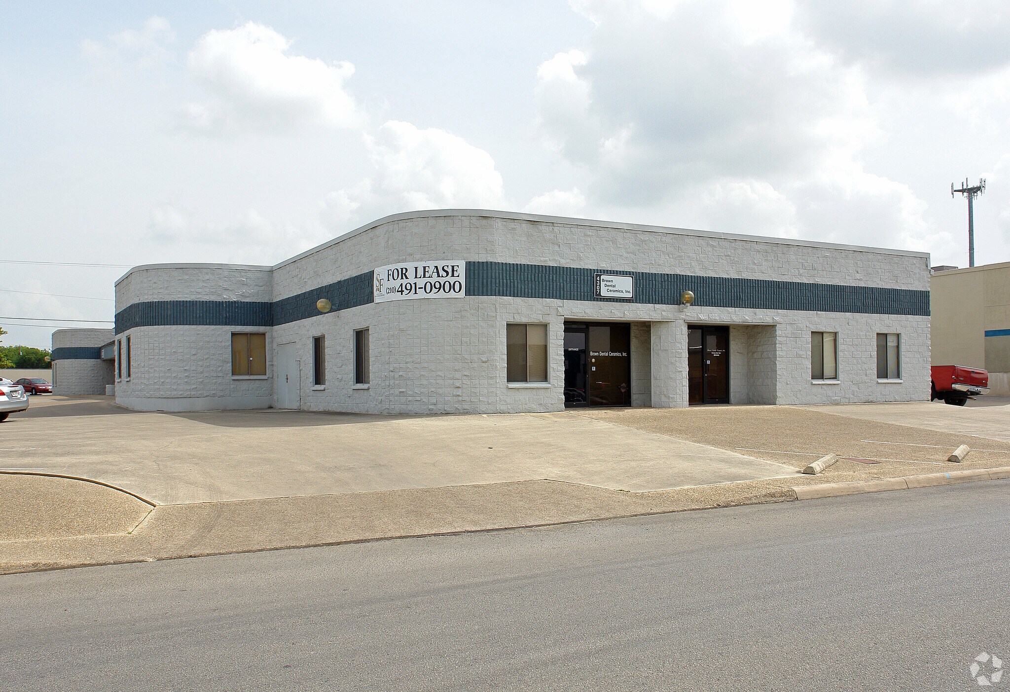 4287-4307 Centergate St, San Antonio, TX à louer Photo principale– Image 1 sur 6