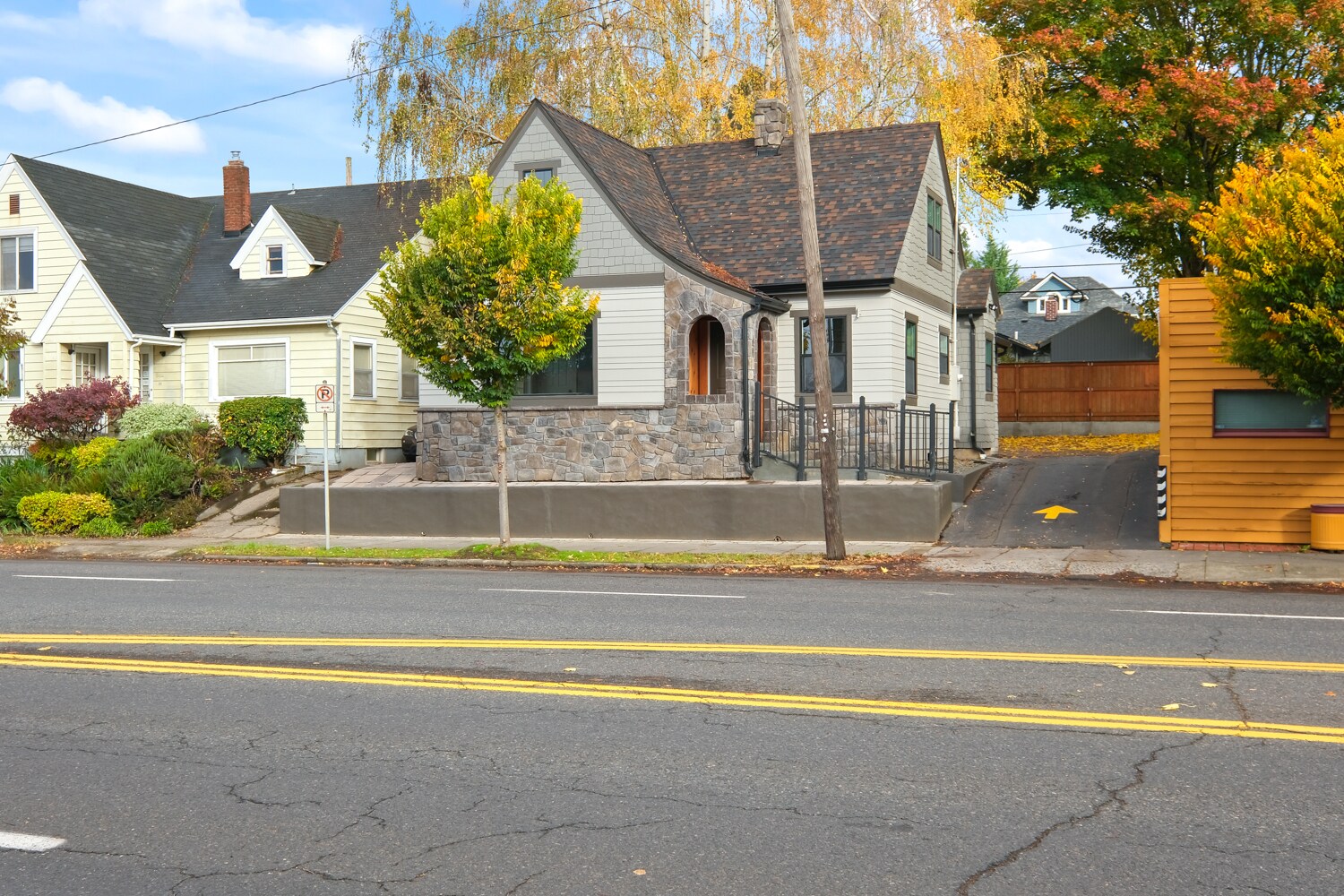 3033 NE Broadway St, Portland, OR à louer Photo principale– Image 1 sur 9