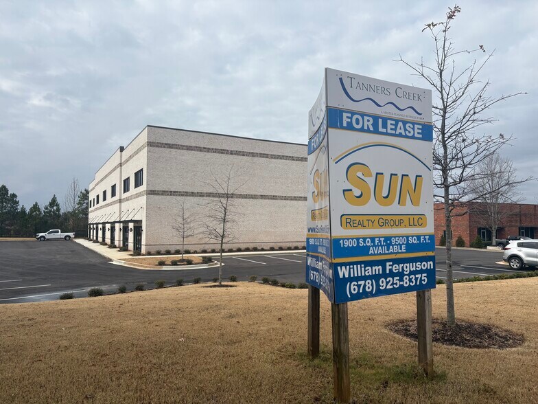 4105 Commerce Street, Flowery Branch, GA à louer - Photo de l’immeuble – Image 3 sur 29