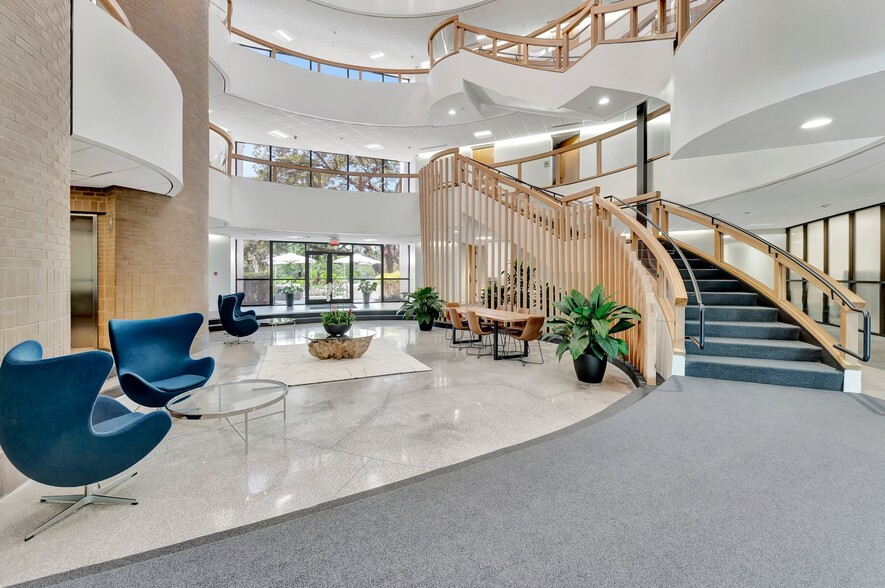 4904 Eisenhower Blvd, Tampa, FL à louer - Hall d’entrée – Image 2 sur 13