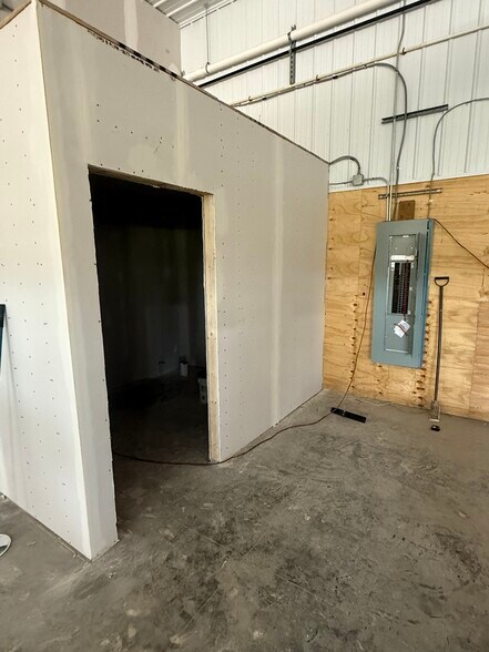 3135 Broadway St, Cheektowaga, NY à louer - Photo de l’immeuble – Image 3 sur 8