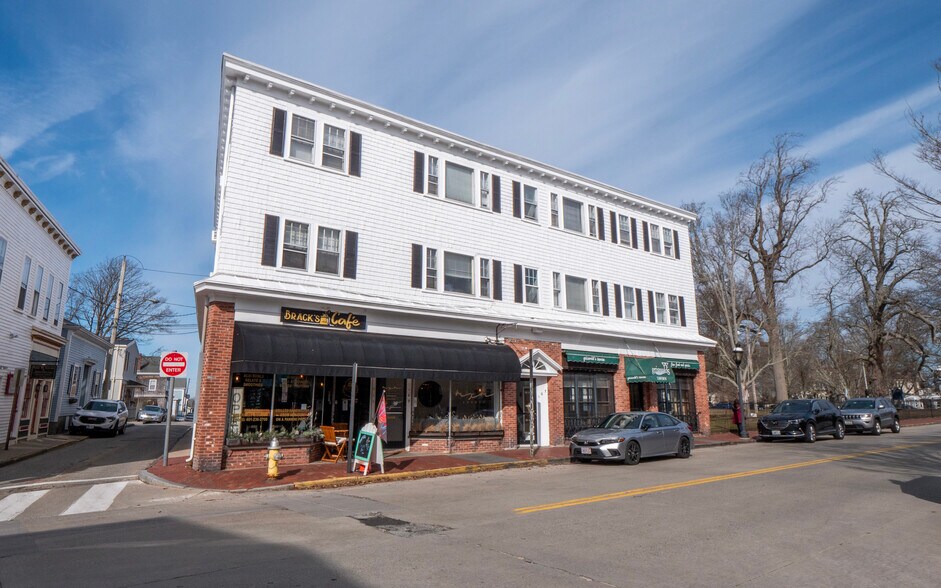 103 Bellevue Ave, Newport, RI à vendre - Photo de l’immeuble – Image 3 sur 12