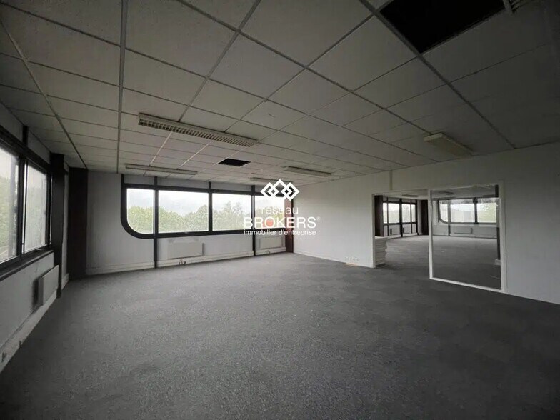 Bureau dans Villebon-sur-Yvette à vendre - Photo de l’immeuble – Image 3 sur 10