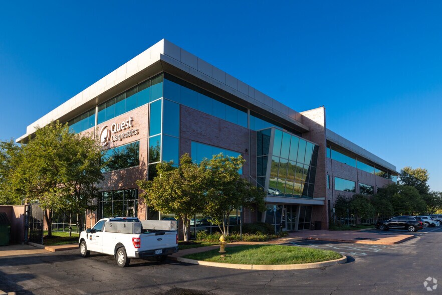 17300 N Outer Forty, Chesterfield, MO à louer - Photo de l’immeuble – Image 2 sur 6