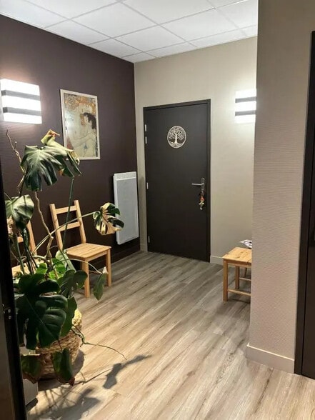 44 Place Du Village, Bâgé-Dommartin à louer - Photo de l’immeuble – Image 3 sur 4