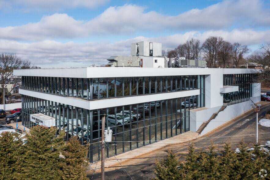 100 Manetto Hill Rd, Plainview, NY à louer - Photo de l’immeuble – Image 2 sur 16