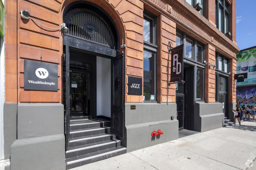 241 Spadina Ave, Toronto, ON à louer - Photo de l’immeuble – Image 3 sur 6