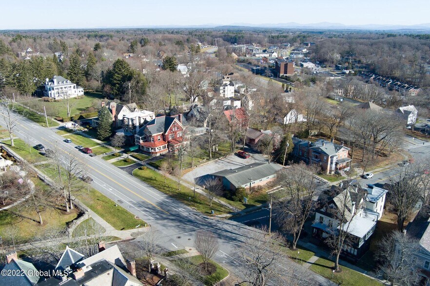 624 N Broadway, Saratoga Springs, NY à vendre - Aérien – Image 3 sur 18